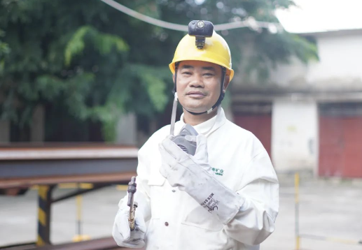 海南礦業(yè)員工李勇:全國表彰！海南礦業(yè)員工李勇榮膺全國勞動(dòng)模范